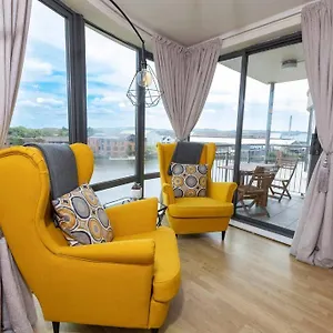 Stunning Views And Side-belfast City-2 Bedroom-5 Guests-wifi & Parking Belfast